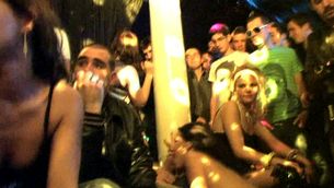 Partouze géante dans une discothèque en France